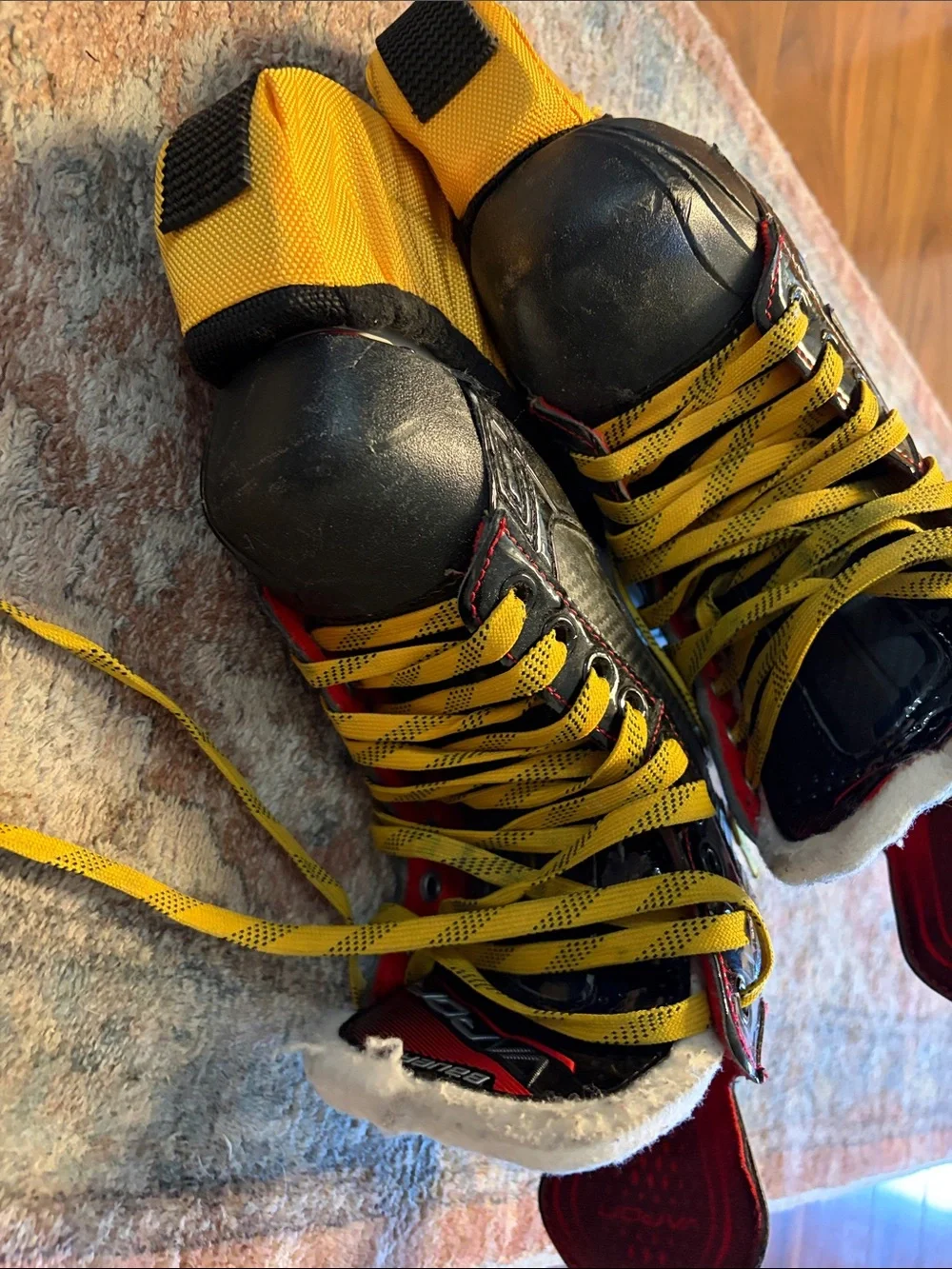 Bauer Kids Yellow and Black Lace-Up Hockey Skate Bootskids Hokey Skates